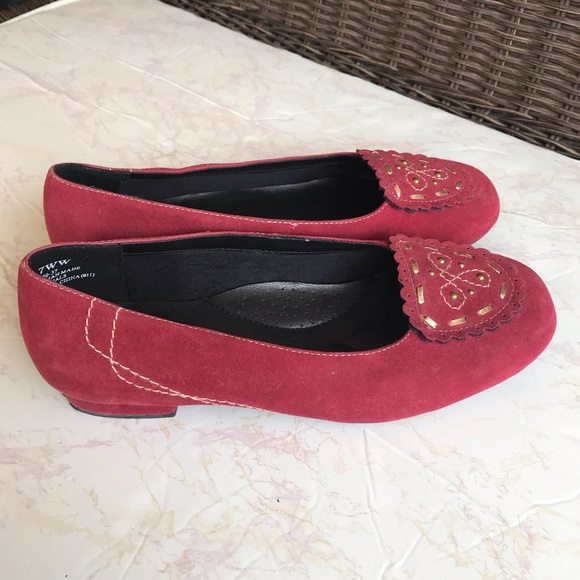 Red Women's Flats - Picture 3 of 8